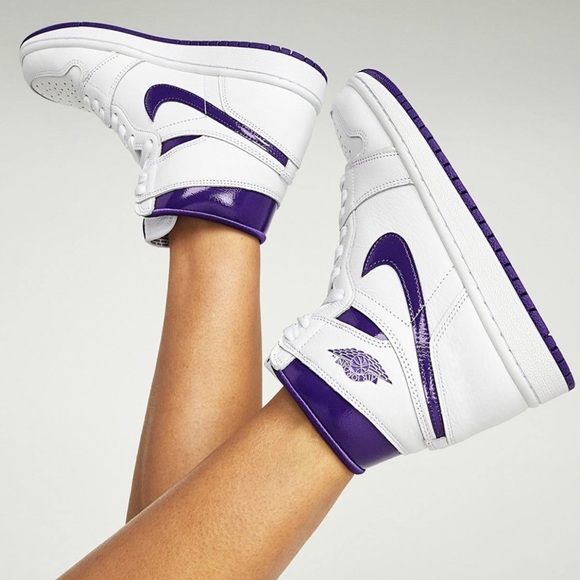 Women's Jordan 1 High OG Court Purple & White - Picture 4 of 5